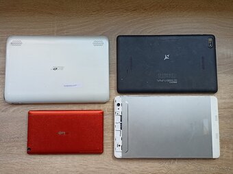 4x tablet na náhradní díly - 4