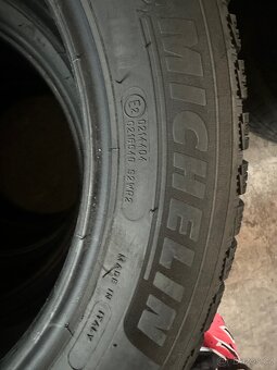 Prodám zimní sadu pneu 205/55/R16 Michelin - 4