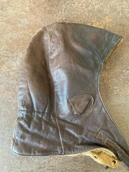 Historická kožená kukla na moped / motokolo - 4