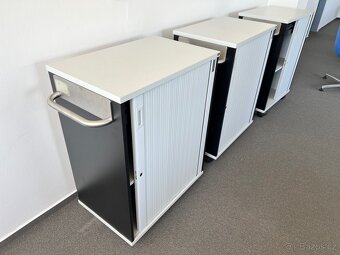 Vybavení kancelaře, nabytek, monitory, kavovary atd - 4