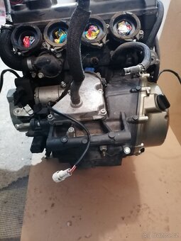 Motor yamaha xj6 - 4