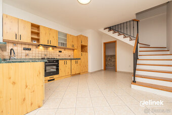 Pronájem prostorného bytu 5+kk po kompletní rekonstrukci se  - 4