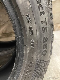 prodám zimni pneu 205/55/R16 Continental 5/6 mm - 4