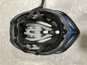 prodám cyklistickou helmu velikost 54 - 61 - 4