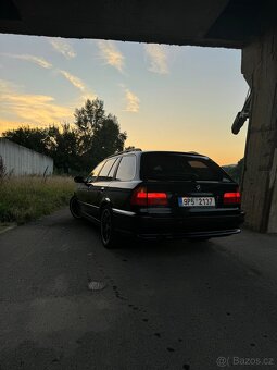 BMW E39 525i Touring BlackSapphire - 4