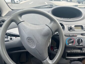 Toyota Yaris rv 2000 - 4