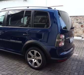 Volkswagen Touran - 4