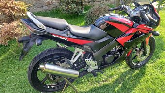 Honda CBR 125r - 4