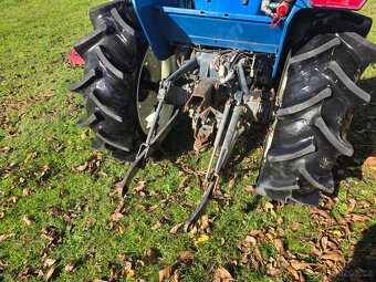 ISEKI TL2300F s čelním nakladačem - 4