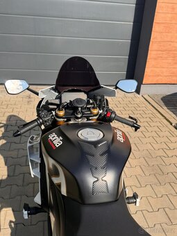 Aprilia RSV4 1100 Factory Ultra Gold - 4