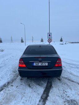 Mercedes-Benz W211 - 4