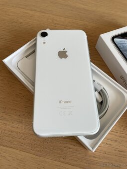 iPhone XR 64GB bílý, baterie 90% - 4