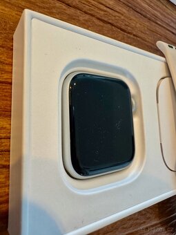Apple Watch SE 40mm stříbrné - 4