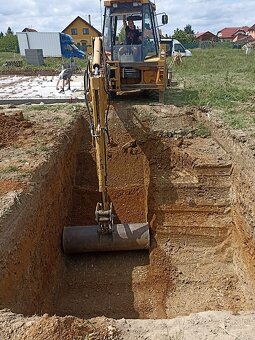 Zemní a výkopové práce traktorbagrem Caterpillar 428 - 4