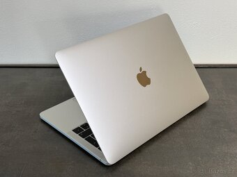 MacBook Pro 13" 2019 i5 / 8GB / 256GB Silver - 4