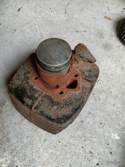 Prodám díly motorů 175/356 ,450,477 - 4