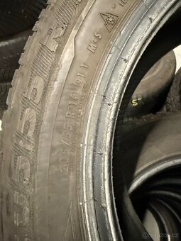 prodám zimní 205/55/16 Semperit - 4