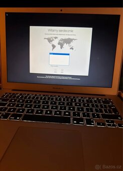 MacBook Air 13-calowy (začátek roku 2015) - 4