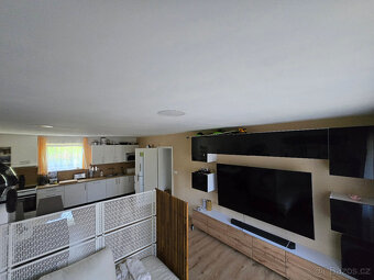 Prodám obývací stěnu ARIZONA – černý lesk / dekor dřeva - 4