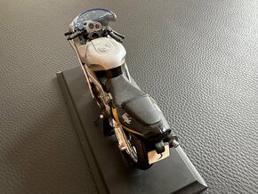 Prodám model motorky Kawasaki Ninja ZX-7R Maisto 1:18 - 4