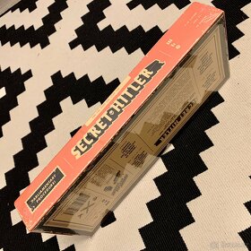 Prodám karetní společenskou hru Secret Hitler široký obal - 4