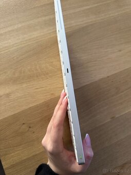 iMac 27 Retina 5K (2017) a apple klávesnice - 4