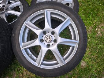 Alu kola originál VW R17 5x112, pneu 225/45 R17 Michelin - 4