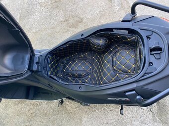 Aprilia SR GT 200 SPORT - 4