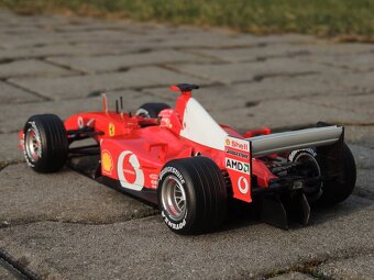 Ferrari F1 F2002 Schumacher 1:18 HotWheels - 4