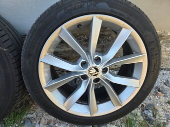 5x112 8JR18ET44 Škoda Modus 235/45/R18 - 4