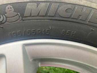 ALU kola originál VW s pneu 195/55 R 15 zimní - 4