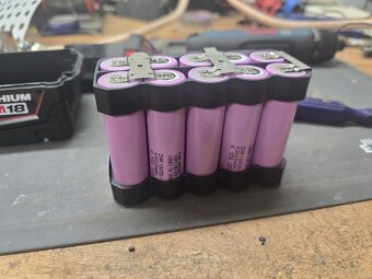 Milwaukee M18 6Ah baterie - 4