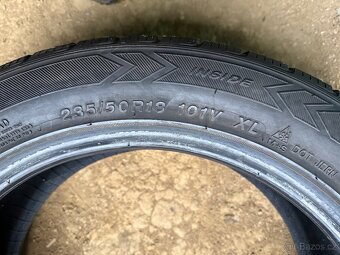 prodám zimní 235/50/18 Imperial - 4
