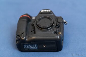 Nikon D4 - 4