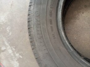 Prodám 2 pneu 215/70 R15 C - 4
