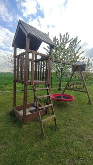 Dřevěná zahradní houpačka s hrací věží - 4