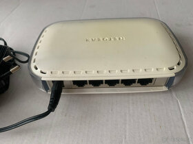 Switch Netgear 5 Port GS05 v3 - 4