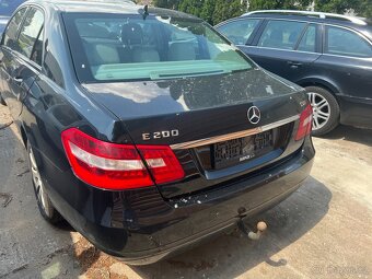 Mercedes E - 4
