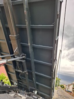 Renault nosič kontejnerů. - 4