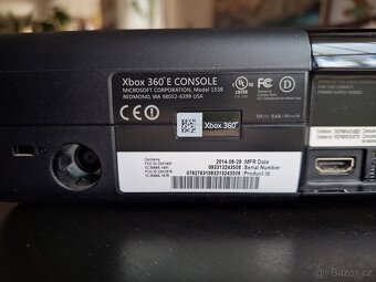 Xbox 360 + dva ovladače + Kinect - 4