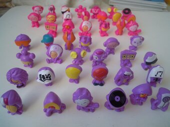 Gogouni figurky. album  čepice. - 4