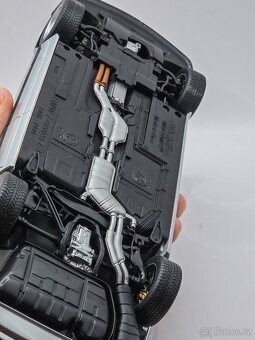 BMW E32 730i 1:18 Minichamps - 4