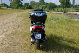 Kymco Downtown 300, variátor Malossi, kufr Givi - 4