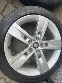 Originální ALU Seat včetně pneu 5x112 R17 ET49 - 4