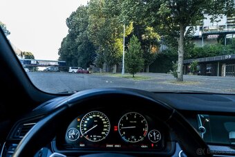 BMW F11 535d 220KW tmavě modrá - 4
