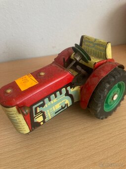 Starý plechový traktor na klíček - 4