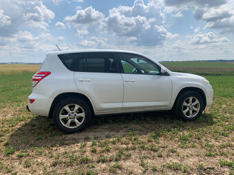 TOYOTA RAV4 2.2 D 4x2, 110 kw, manuál, netěsnost motoru - 4