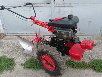 Vari malotraktor,motor Jikov,držáky,závaží,pluh, těleso - 4