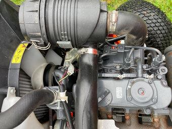 Zahradní traktor Kubota GR 2120 4 x 4 - 4