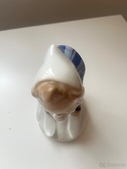 Porcelánová soška - malá lyžařka - 4